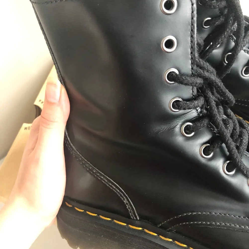 Dr. Martens Jadon Smooth Leather Platform Boots (W 8, M7)